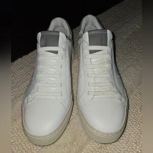 NWOT VINCE Men's MERCER SLIP-ON White and Gray Leather Sneakers Size 8.5